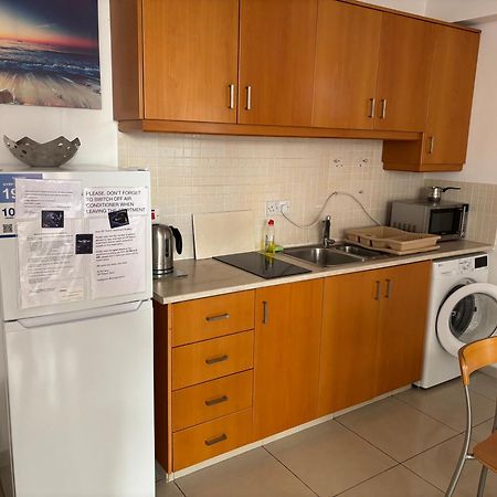 Vip Resort Apartment On Makenzie Beach Lárnaka Kültér fotó